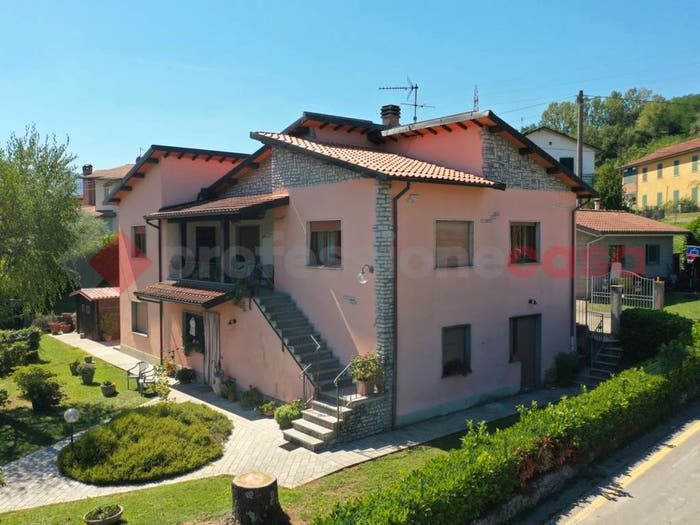 Casa con 6 locali in vendita in Località Ca di Matteo, Molazzana