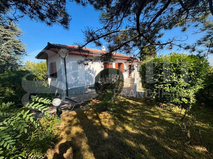 Casa con 6 locali in vendita in Montelungo, Colli Verdi