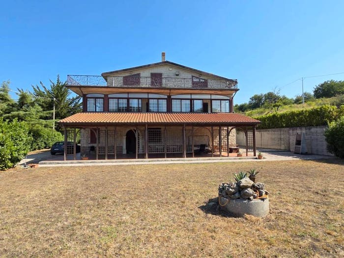 Casa con 6 locali in vendita in Via Pezza Cancelli, Montemarano