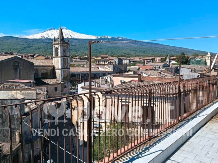 Appartamento trilocale in vendita in Via Giuseppe Garibaldi, Linguaglossa