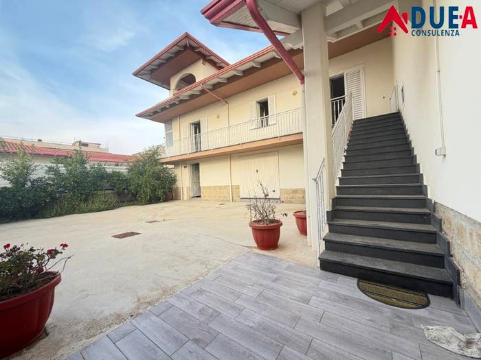 Casa quadrilocale in vendita in Via Corrado, Parete