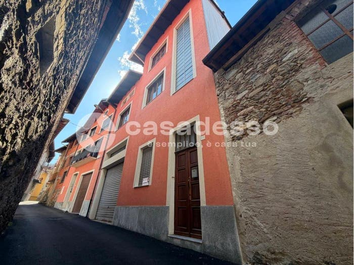 Casa con 6 locali in vendita in VIA PER FORESTO, Centro, Borgosesia