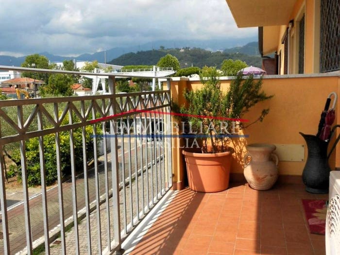 Appartamento con 6 locali in vendita in Via delle Tortore, Zona Industriale, Massa
