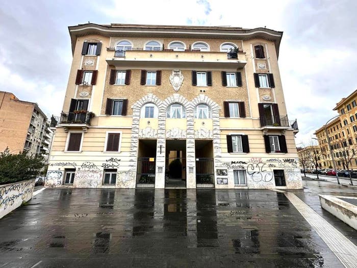 Appartamento trilocale in vendita in Via La Spezia, San Giovanni, Roma