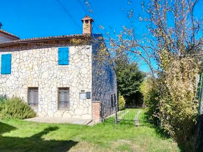 Casa quadrilocale in vendita in Località Paradiso Di Fornello, Fornello, Ziano Piacentino