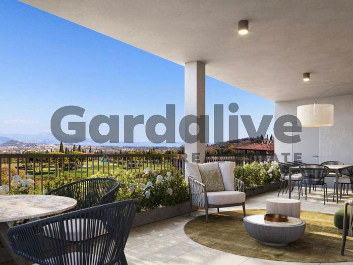 Appartamento quadrilocale in vendita in Via Gazzolo, Centro, Polpenazze del Garda