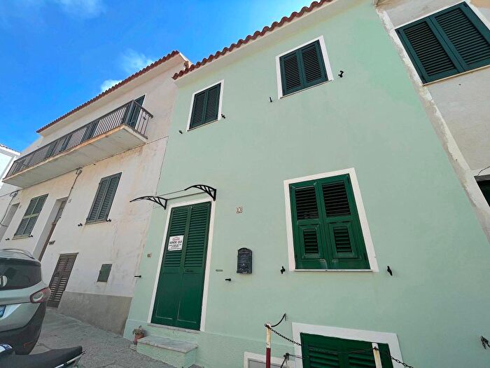 Appartamento con 6 locali in vendita in Via Magnon, Centro, Santa Teresa Gallura