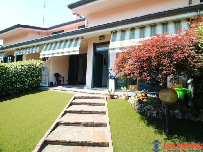 Casa trilocale in vendita in Via San Rocco, Lazzate