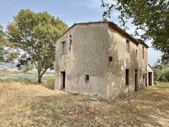Casa con 6 locali in vendita in Via Roma, Montescudaio