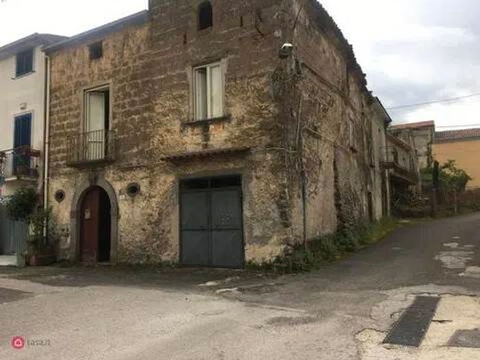 Casa con 5 locali in vendita in Roccamonfina