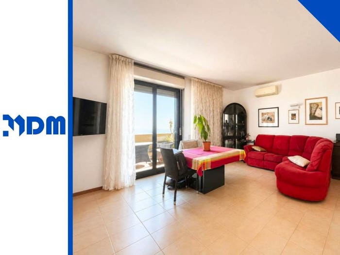 Appartamento trilocale in vendita in Via Pian dei Rossi, Bergeggi