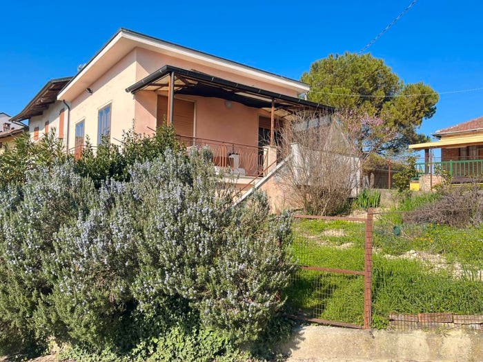 Casa quadrilocale in vendita in FRAZIONE BANENGO, Banengo, Montiglio Monferrato