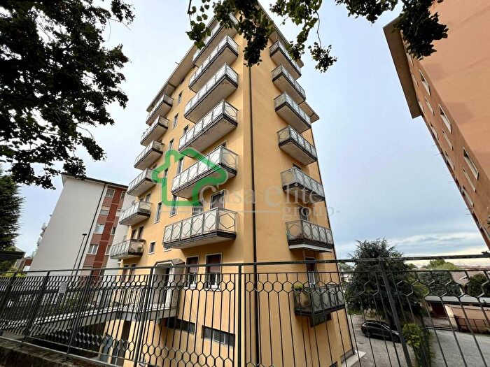 Appartamento quadrilocale in vendita in Via San Bassiano, Fanfani, Lodi