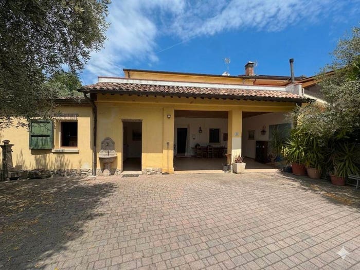 Casa con 6 locali in vendita in Via Moreta, Coriano