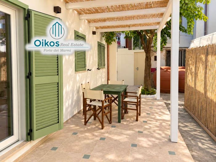 Appartamento trilocale in vendita in Piazza Giuseppe Garibaldi, Centro, Forte dei Marmi