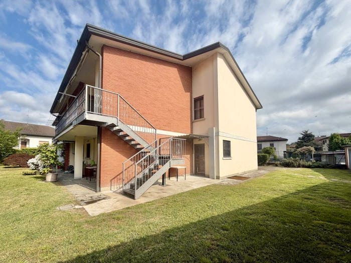 Casa con 6 locali in vendita in Via Silvio Pellico, Binasco