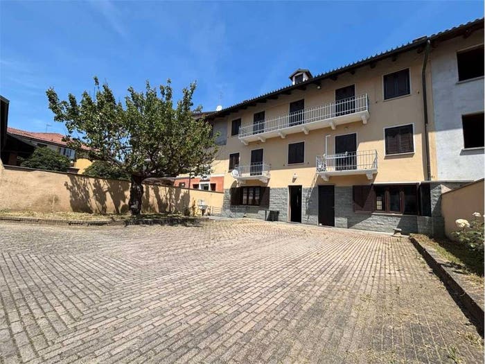 Casa con 6 locali in vendita in Vicolo Bertone, Cambiano