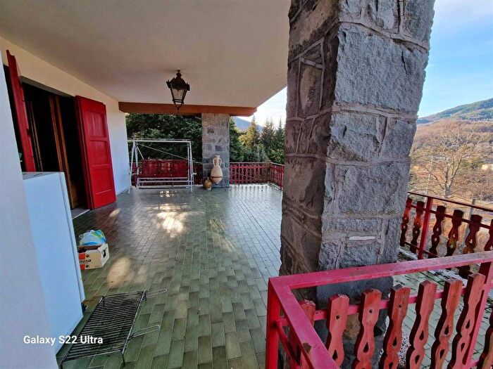 Casa con 6 locali in vendita in Pievepelago