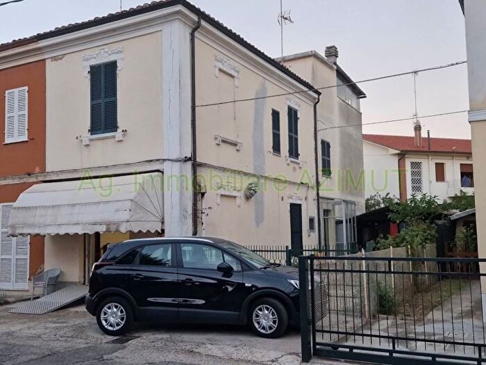Casa con 6 locali in vendita in Via Bellandra, Sant'Orso, Fano
