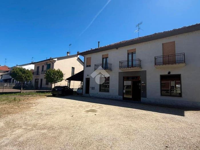 Casa con 6 locali in vendita in Corso Canale, Mussotto Corso Asti, Alba