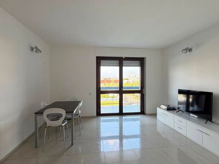 Appartamento trilocale in vendita in Via Luigi Mengoni, Bisceglie, Milano
