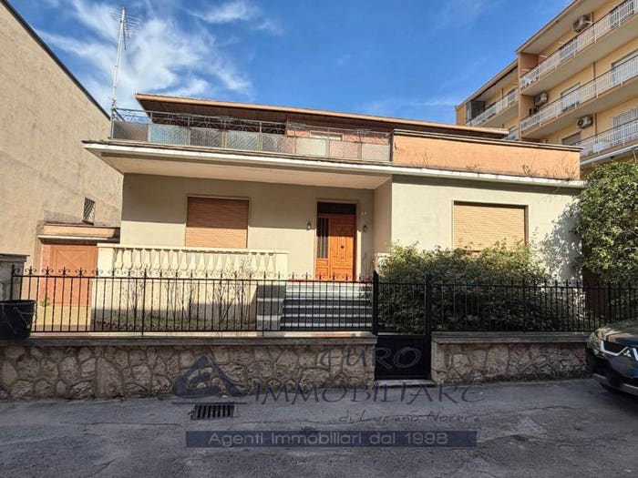 Casa con 6 locali in vendita in Largo Montevergine, Centro, Maddaloni