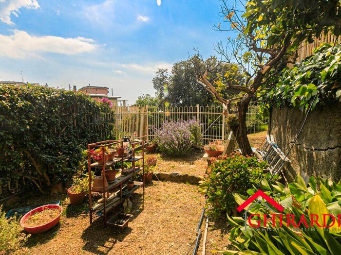 Appartamento quadrilocale in vendita in Via Antonio Gavino, Pegli, Genova