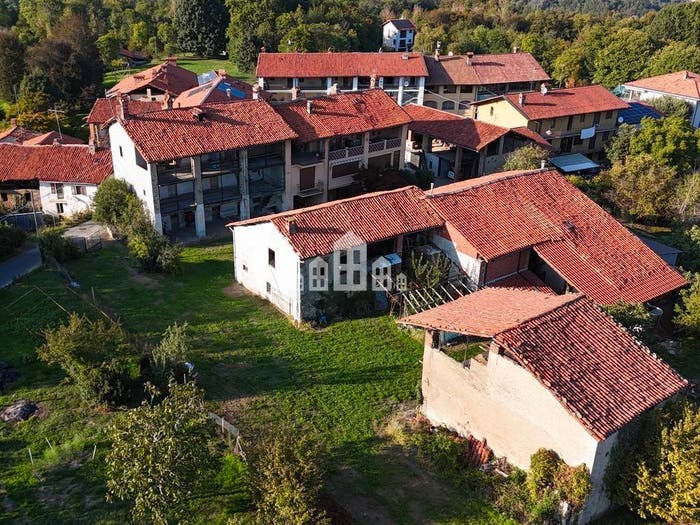 Casa con 6 locali in vendita in Frazione San Giovanni via Ivrea, Castellamonte