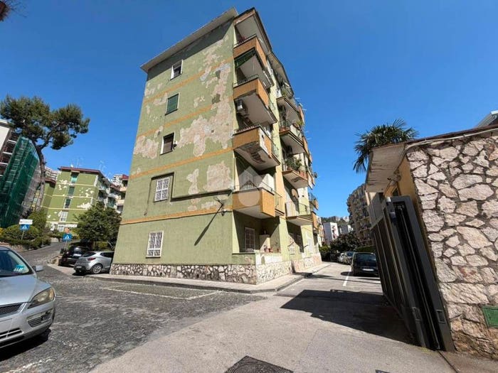 Appartamento quadrilocale in vendita in Via consalvo, Fuorigrotta, Napoli