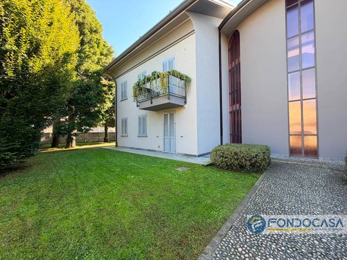 Appartamento trilocale in vendita in Via Pascoli, Barlassina