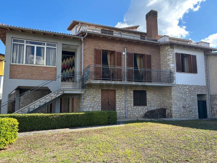 Casa con 6 locali in vendita in Loc Fogliano, Fogliano, Cascia