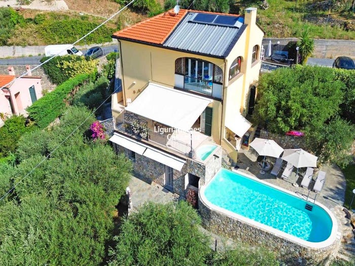 Appartamento con 6 locali in vendita in Via Lanfranchi, Magliolo