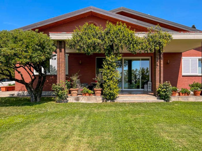 Casa con 6 locali in vendita in Capiago Intimiano Olmeda, Capiago Intimiano