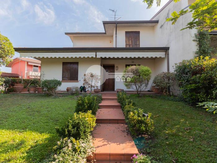 Casa quadrilocale in vendita in Via Curvane, Centro, Ghedi