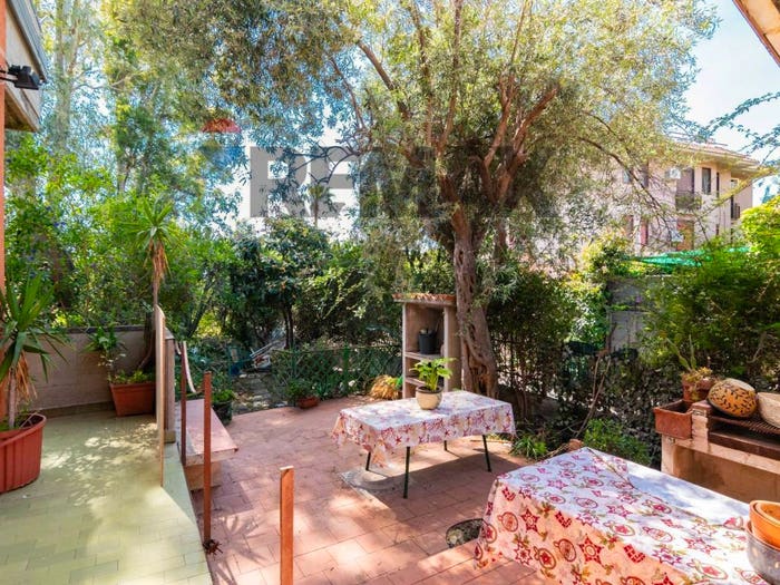 Appartamento con 6 locali in vendita in Via Carlo Gemmellaro, Cannizzaro, Aci Castello