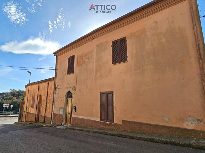 Casa con 6 locali in vendita in Via Vittorio Emanuele, Centro, Osilo