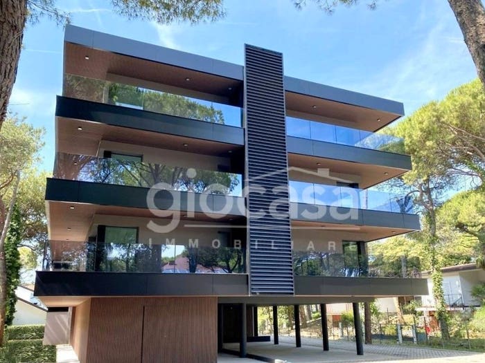 Appartamento quadrilocale in vendita in Via dei Pini, Centro, Lignano Sabbiadoro