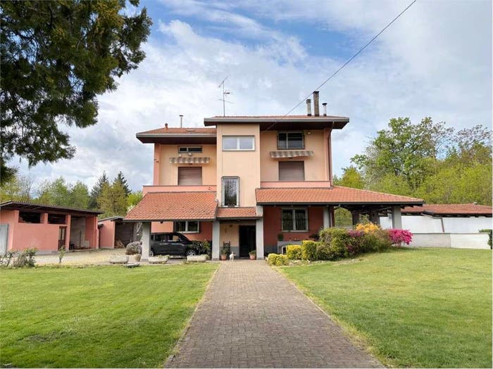 Casa con 6 locali in vendita in via stazione, Fontaneto d'Agogna