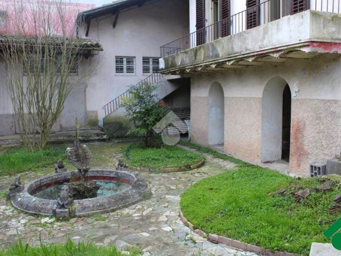 Casa con 6 locali in vendita in via amedeo di savoia, Centro, Cannara