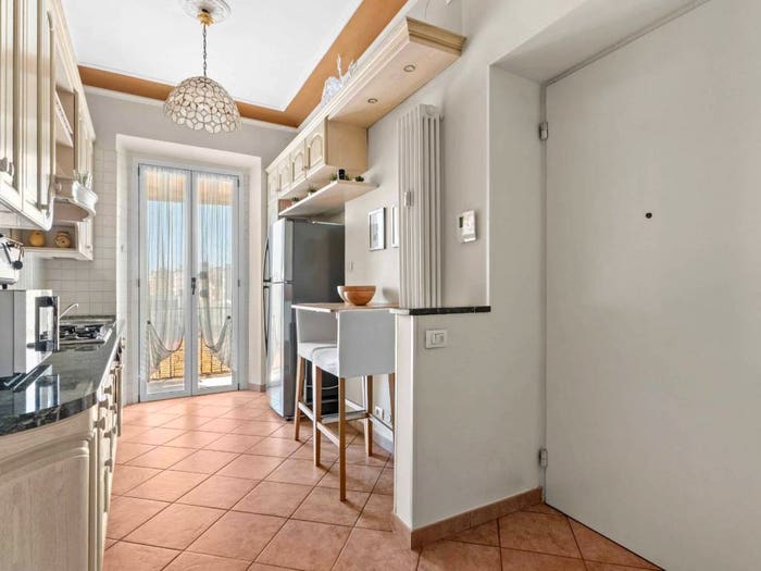 Appartamento quadrilocale in vendita in Solari, Milano