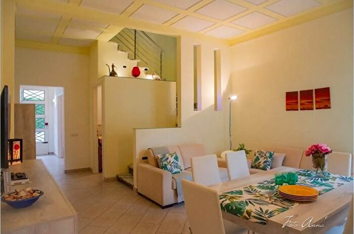 Casa con 6 locali in vendita in Viareggio