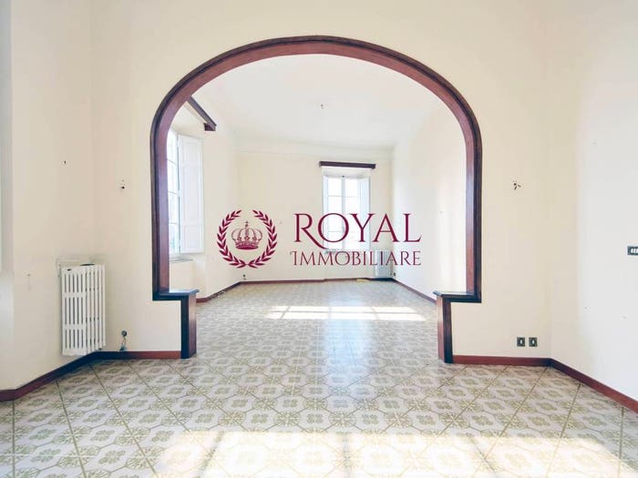 Appartamento con 6 locali in vendita in Scali D'azeglio, Via Grande Piazza della Repubblica, Livorno