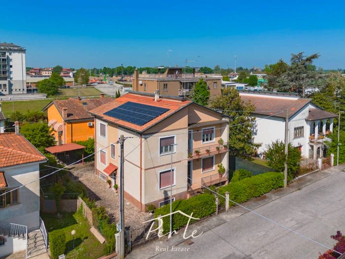 Casa con 6 locali in vendita in Via Anna Filippini Poma n Mantova, Dosso del Corso Chiesanuova, Mantova