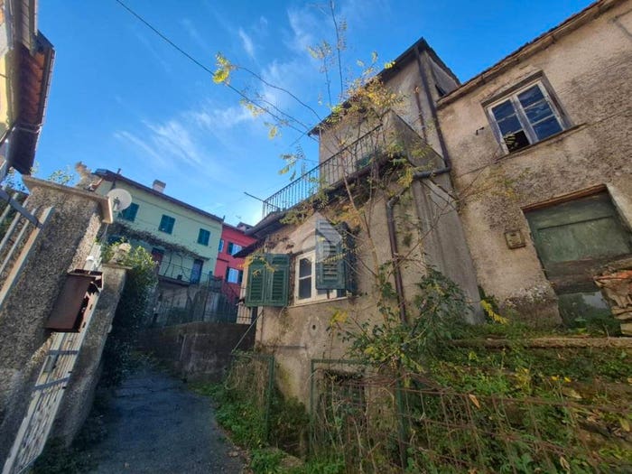 Casa trilocale in vendita in Località carpi sup, Centro, Montoggio