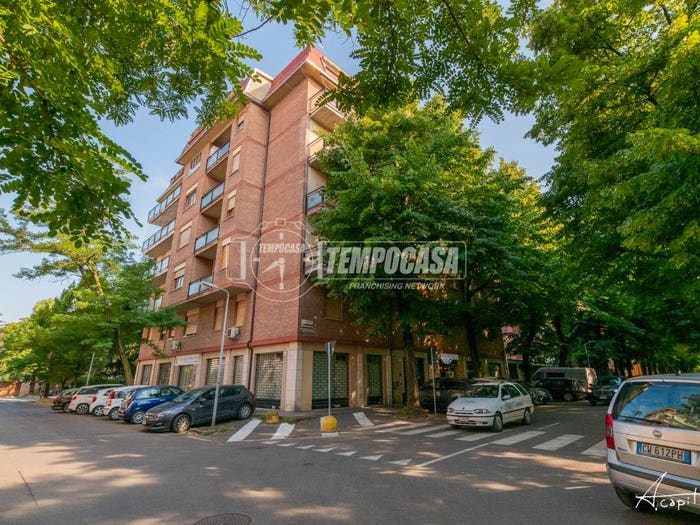 Appartamento quadrilocale in vendita in Via CRESPELLANI, Musicisti, Modena
