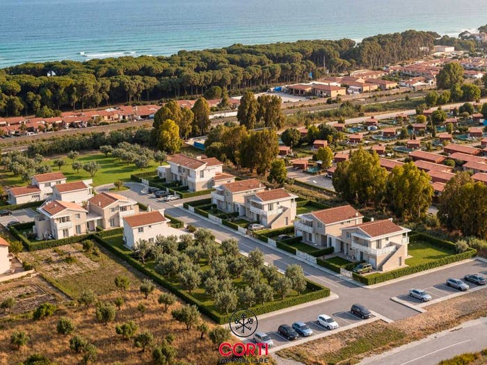 Casa trilocale in vendita in Via Isole Eolie, Ovest Campi Alti, Follonica