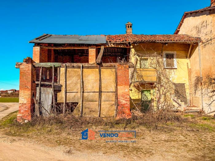 Casa trilocale in vendita in Strada Trinità, Carrù