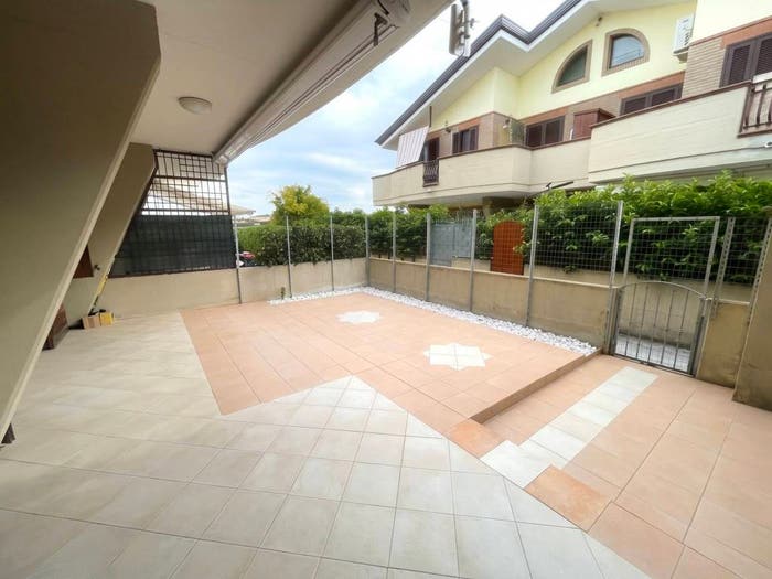 Appartamento trilocale in vendita in Strada Statale Adriatica, Montenero di Bisaccia