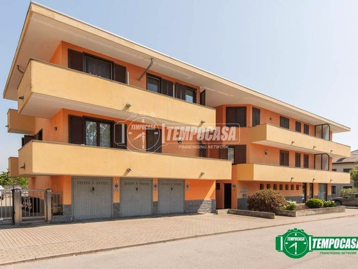 Appartamento trilocale in vendita in Via Don Tubi F, Centro, Oleggio