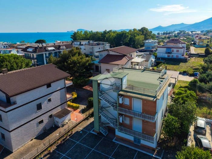 Appartamento con 6 locali in vendita in Via degli Orti, Centro, Formia